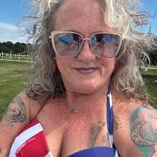 Honey's Artwork Studio Bee