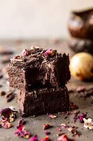Fudgy Avocado Brownies With Chocolate Fudge Frosting Recette En 2020 Recettes Sucrees Recette Bon Appetit