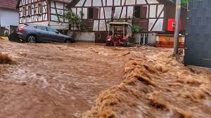 In schleusingen stand die hauptstraße in weiten teilen unter wasser. Unwetter In Deutschland Sturzfluten Und Hagel Wetter De