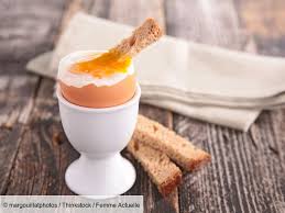 L'oeuf mollet nécessite 5 à 6 durée de cuisson. Comment Reussir La Cuisson D Un Åuf A La Coque Femme Actuelle Le Mag