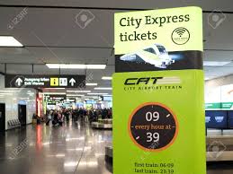 Les plus fréquentés destinations intercontinentales à partir de l'aéroport de vienne sont dubaï, tel aviv, bangkok, new york et larnaca. Vienne Autriche 4 Mars 2017 Cat Train De Train De L Aeroport De La Ville A L Aeroport International De Vienne En Autriche Le Train De L Aeroport De La Cat Est Le Moyen