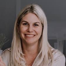 Lindsay Strom's Instagram, Twitter & Facebook