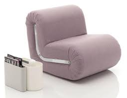 Scopri i modelli di poltrone relax massaggianti, reclinabili, a dondolo, in vendita su miliboo: Una Poltrona In Camera Da Letto Cose Di Casa