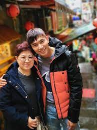 He was born on december 23, 1980 at singapore. Quan Yifeng S Daughter Says She Didn T Inherit Her Mum S Breasts And Other Oddly Sweet Celeb Mother S Day Tributes Today