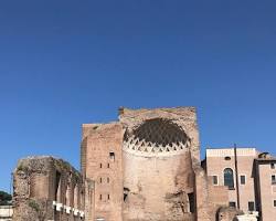 Image of Hadrian's Temple of Venus and Roma ruins