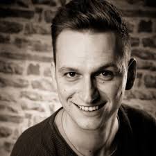 Ich habe einen neuen Job und arbeite jetzt als Programmkoordinatorin bei  Auswärtiges Amt (Federal Foreign Office) Germany.