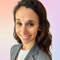 Kim Bloomer's Instagram, Twitter & Facebook