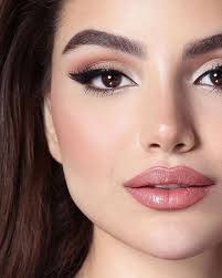 Your Eyeshadow Ideas Says So Much About You And Your Style And When You Have Almond Eyes You Have All Th Dumanli Goz Makyaji Goz Makyaji Rehberleri Goz Fari