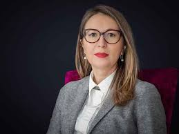 Companie privata salariu pe oră; Circa 20 Dintre CÄƒrÅ£ile De MuncÄƒ Nu Au Fost Scanate Si Introduse In Revisal ExistÄƒ Si Posibilitatea Ca ExperienÅ£a De MuncÄƒ A Angajatului SÄƒ Se PiardÄƒ DacÄƒ AdeverinÅ£a De MuncÄƒ Este PierdutÄƒ