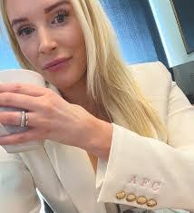 Corinne Gibson's Instagram, Twitter & Facebook