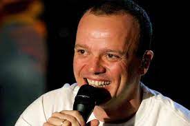 Buon Compleanno A Gigi D Alessio Icona Della Musica Melodica Partenopea Zerouno Tv Music Taormina