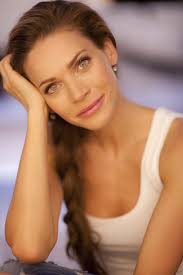 Andrea verešová je dcerou ester a ondreje verešových a má starší sestru alexandru. Andrea Veresova Imdb