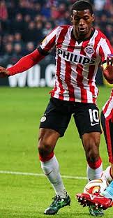 Zudem spielt er für die nationalmannschaft der niederlande.er kommt vor allem im mittelfeld zum einsatz. Georginio Wijnaldum Wikipedia
