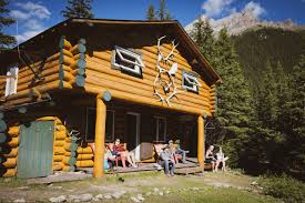 Even better, this rental has luxury amenities like comfortable furnishings, home theater, a hot tub, game room, and even its own private indoor swimming… 20 Cottage And Cabin Rentals In Alberta The Banff Blog