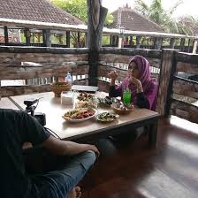 Check spelling or type a new query. Tempat Makan Lesehan Di Surabaya Cocok Untuk Ngumpul Ngumpul Keluarga