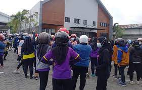 Beastdaboss and holliwud / beastdaboss and holliwu. Pabrik Sepatu Guyangan Nganjuk Guyangan Ke Nganjuk Atau Guyangan Ke Terminal Nganjuk Syahrini Laksita