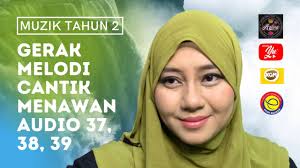 Dayang mengumpul pengaruh menerusi instagram dan berjaya mempunyai lebih 44,000 orang pengikut. Akademi Youtuber Pendidikan Muzik Tahun 2 Cantik Menawan Oleh Cikgu Azlina