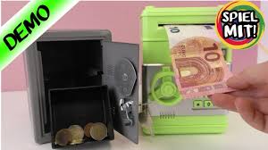 Redaktionsteam recherchiert und prüft täglich viele verschiedene möglichkeiten, mit denen man von zuhause aus geld verdienen kann. Bester Trick Um Geld Sicher Zu Verstecken Geldautomat Fur Zuhause Spartresor Mit Code Spardose Youtube