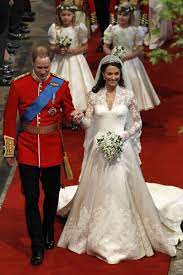 10 Hidden Details You Didn T Know About Kate Middleton S Wedding Dress Kate Middleton Wedding Dress Kate Middleton Wedding Royal Wedding Dress