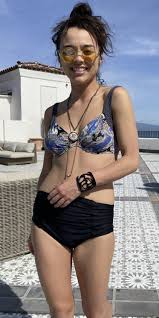 Midori Francis - Free pics, galleries & more at Babepedia