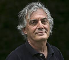 Devenu papa poule, paul n'en mène pas moins une vie érotique aussi intense que secrète et se passionne pour les arbres, qu'il sait photographier comme personne. Jean Paul Dubois Alchetron The Free Social Encyclopedia