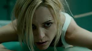 El doctor Sandoval castiga a Macarena