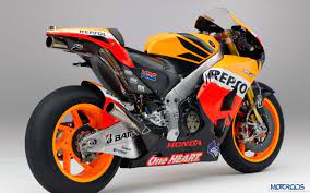 close up of the exhaust on the honda moto gp bike r motorcycles ライダー バイク