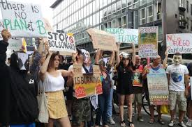 Consolato del brasile a milan offre una vasta gamma di servizi consolari ai cittadini locali e internazionali qui. Milano Protesta In Difesa Dell Amazzonia Davanti Al Consolato Brasiliano Bolsonaro Assassino