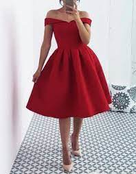 La robe soirée chic est une robe longue tombante que la femme porte pour les événements formels. Epingle Sur Food