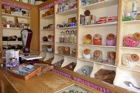 Model rak kayu minimarket, cara membuat rak sembako dari kayu, desain toko sembako sederhana, model rak toko kelontong dari kayu, desain interior toko sembako, resep menata toko warung astro rak kasut untuk perpustakaan sekolah. Desain Warung Toko Kelontong Di Rumah Serta Kampus