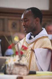 L'abbé Noé Vermeer célèbre sa première eucharistie à Bièvre ...