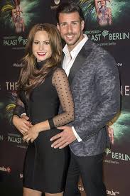 Der gelernte versicherungskaufmann war der bachelor 2016 und hat dabei zahlreichen frauen den kopf verdreht. Der Bachelor Leonard Freier Erklart Seine Prinzessinnenhochzeit Mit Caona Maron Express De