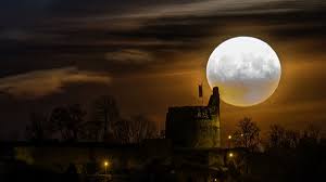 Vollmond is german for full moon. Blue Moon Zweiter Vollmond Im Oktober Br24