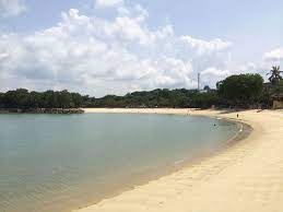 Pahlawan Beach In Sentosa Island Singapore With White Sandy Beaches Beach Sandy Beaches Island