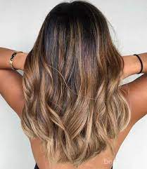 Warna rambut ombre unik poni pirang & highlights coklat keemasan. 3 Gaya Rambut Ombre Paling Chic Untuk Kamu Pecinta Tampilan Natural