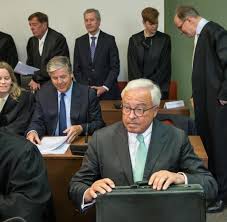 It usually looks like a shortened version of that bank's name. Haftpflicht Versicherungen Fur Chef Vorstand Und Topmanager Welt