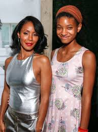 Jada Pinkett Smith S Red Table Talk Is The Best Thing To Happen To Facebook Jada Pinkett Smith Willow Smith Celebrities