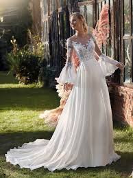 Nicole spose si è affermato negli anni come uno dei marchi di abiti da sposa più amati dalle donne, grazie alla sua capacità di proporre modelli che coniugano eleganza e sensualità. Abiti Da Sposa Verona Loris Mode Sposi