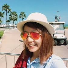 The huge swimming pool!