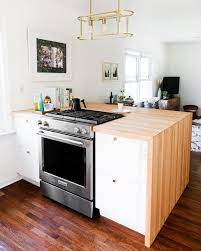 gestaltung ideen fur kleine kuchen backofen wandbild schubladen weiss teppich lampe gluhbirne moderne kuche kuche einrichten kleine kuche