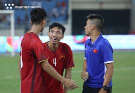 Anh chơi tốt cả ở vị trí hậu vệ và tiền vệ, chơi chân trái rất tốt và có khả năng tung ra những cú sút xa uy lực và chính xác. Ä'oan VÄƒn Háº­u Khong Cung U19 Viá»‡t Nam Dá»± Vck U19 Chau A 2018