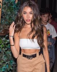 Medium length layered haircuts are incredibly popular among women of all ages, face shapes, and hair types. 14 Best Madison Beer Hair Ideas Madison Beer Madison Beer Outfits Beer Outfit