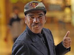 Mr os atau nama sebenarnya mohd yusof abdul hamid menghembuskan nafasnya yang terakhir pada jam 2:45 petang. Mr Os Meninggal Dunia Selepas Solat Dalam Usia 55 Tahun Mynewshub