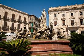2020 top things to do in siracusa. La Fontana Di Diana A Siracusa E La Metamorfosi Di Aretusa Italian Ways