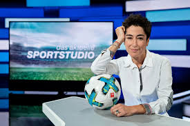 Unser gebäude wurde direkt als fitnesscenter mit. Dunja Hayali Moderiert Zum Ersten Mal Das Aktuelle Sportstudio Der Spiegel