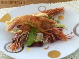 Scolateli su un foglio di carta per fritti e serviteli ben caldi accompagnati da fettine di limone. Ricetta Del Giorno Gamberoni In Pastella Aromatizzata Live Sicilia