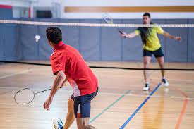 Although it may be played with larger teams, the most common forms of the game are singles (with one player per side) and doubles (with two players per side). Olahraga Badminton Dapat Menurunkan Tekanan Darah Tanpa Obat Okezone Lifestyle