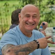 Hodam u štiklama, iako imam 22 preloma i povređenu kičmu“ Pevačica Danica  Balabanović otvoreno govori o dramatičnim povredama koje je pretrpela