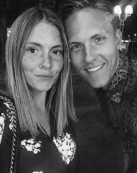 Han och fästmön miranda sterner (femte. Har Ar De Svenska Spelarfruarna Att Ha Koll Pa