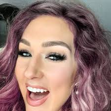 Hi I'm Ashley!! 💜🤍💛